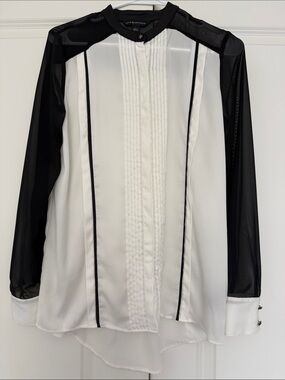 NWOT Rock and Republic Black and White Sheer Sleeve Pleated Front Blouse
